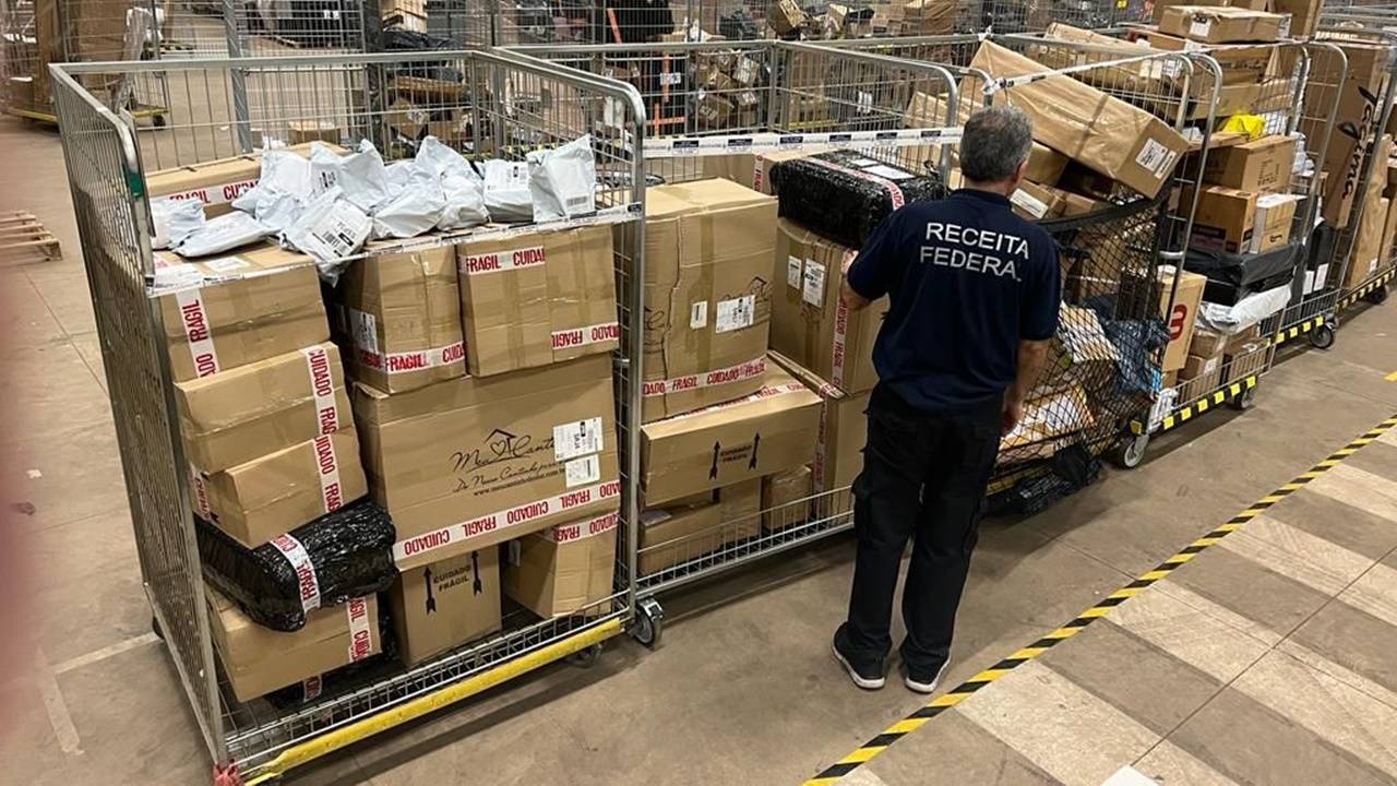 Operação da Receita Federal resulta na apreensão de 723 volumes de mercadorias em Cascavel