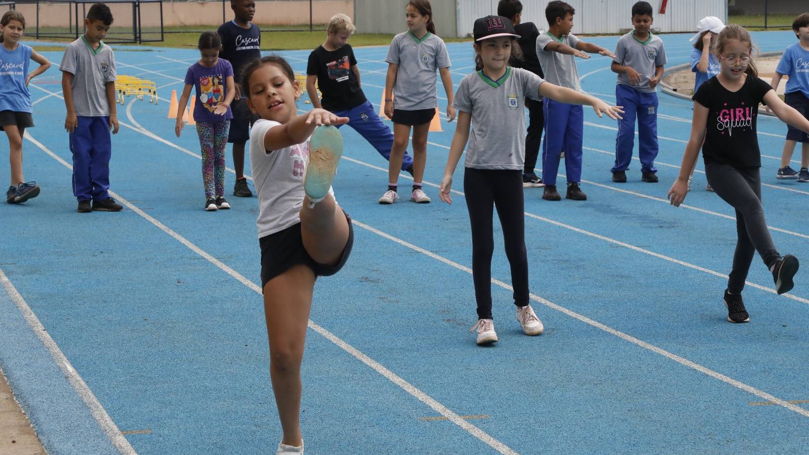 Alunos iniciam aulas de atletismo do Projeto Segundo Turno Integral