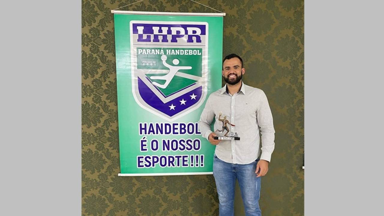 Atleta de Corbélia recebe prêmio de Melhores do Ano no Campeonato Estadual de Handebol Série Ouro