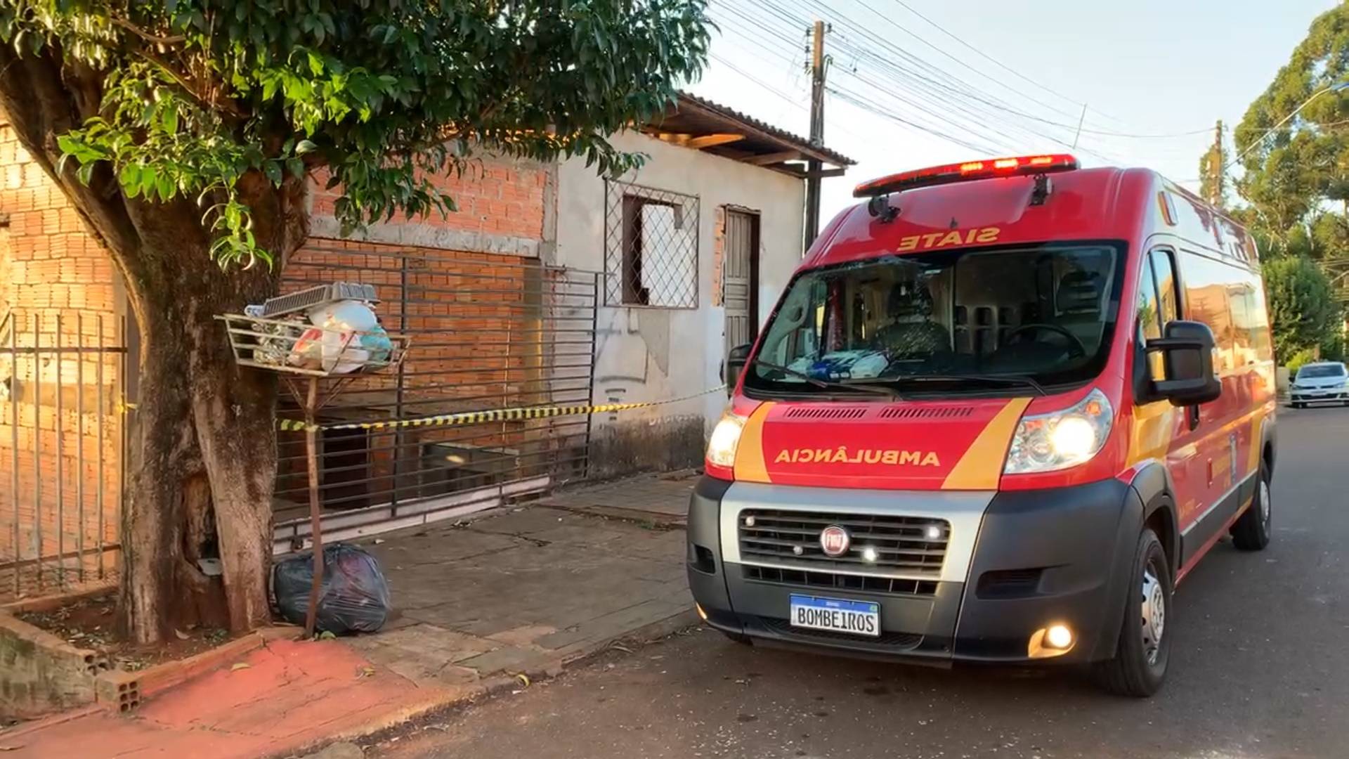 Homem é morto a tiros enquanto dormia em sofá no Bairro Santa Cruz