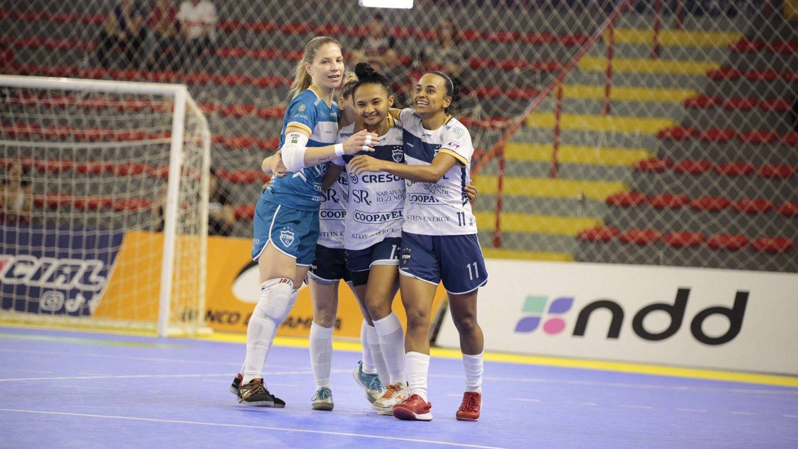 Stein Cascavel goleia Leoas da Serra e assume liderança da Liga Feminina de Futsal