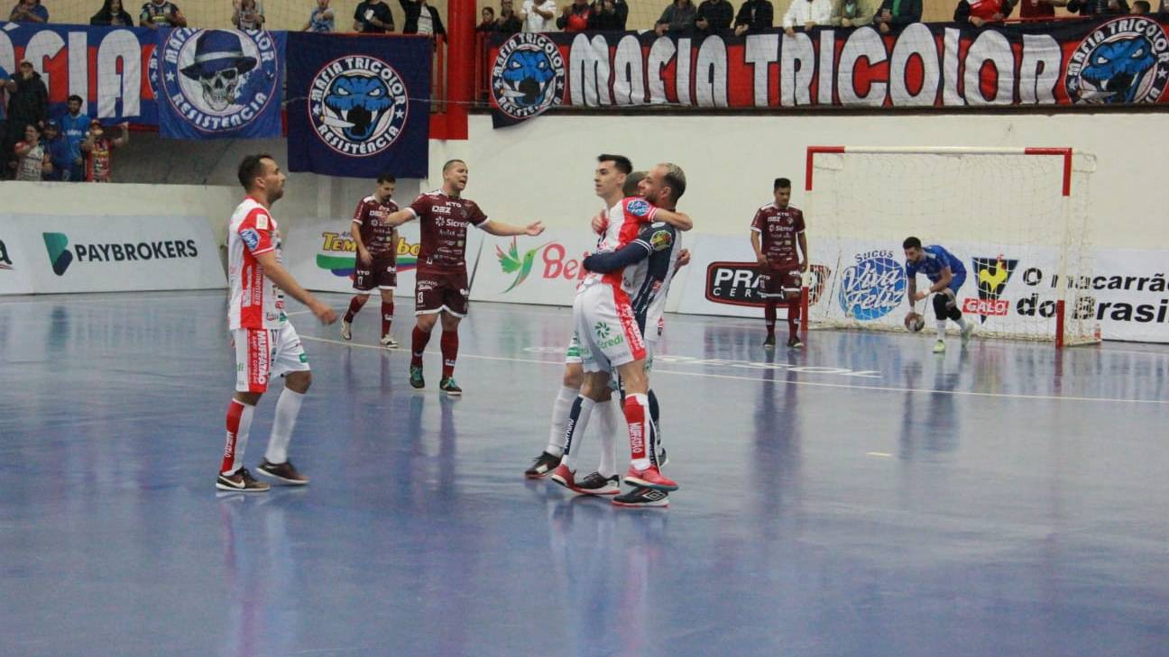 Cascavel Futsal goleia Galo Dois Vizinhos e retoma liderança no Campeonato Paranaense