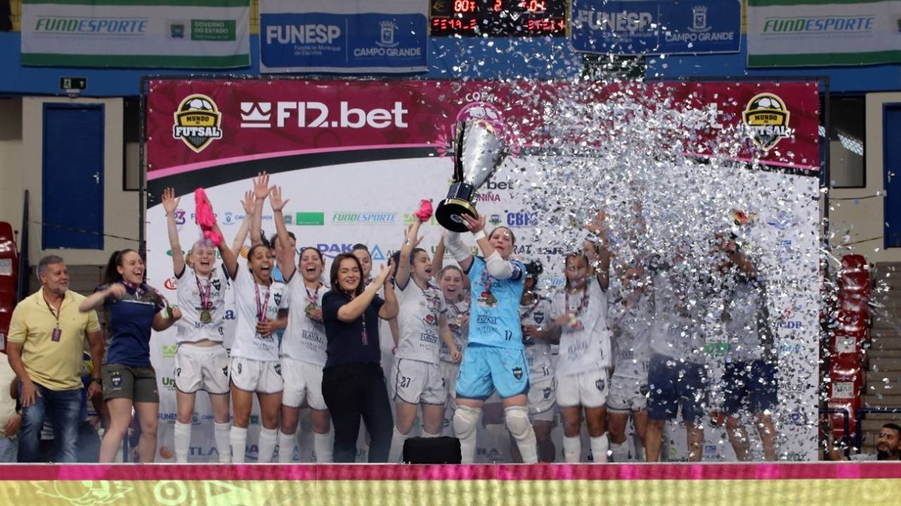 Stein Cascavel vence Female/Chapeco e fatura o título de Campeão da Copa do Mundo de Futsal