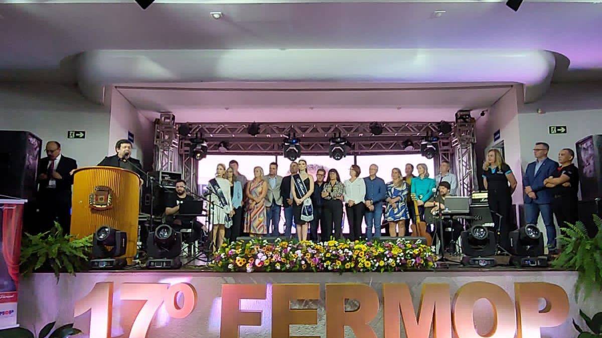 Etapa de Medianeira classifica novos cantores para Finalíssima do Fermop