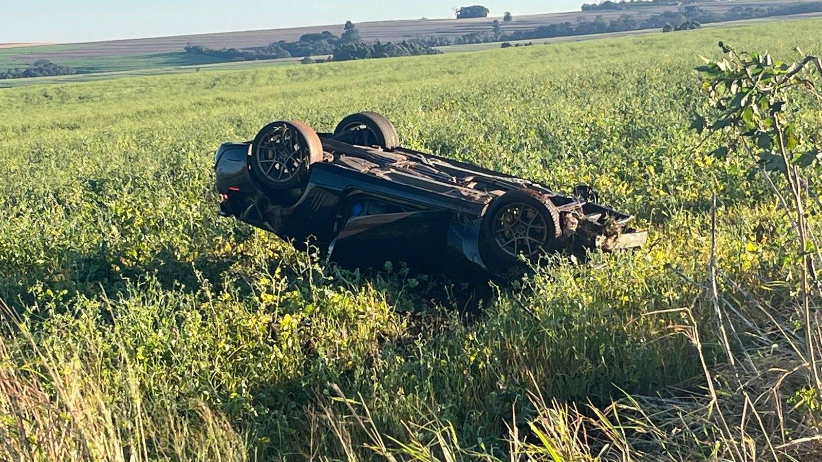 Três pessoas ficam feridas após capotamento na BR-369 em Corbélia