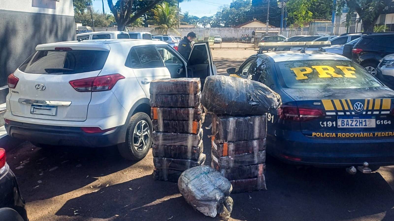 PRF apreende 314 kg de drogas em maringá e prende suspeito com veículo clonado