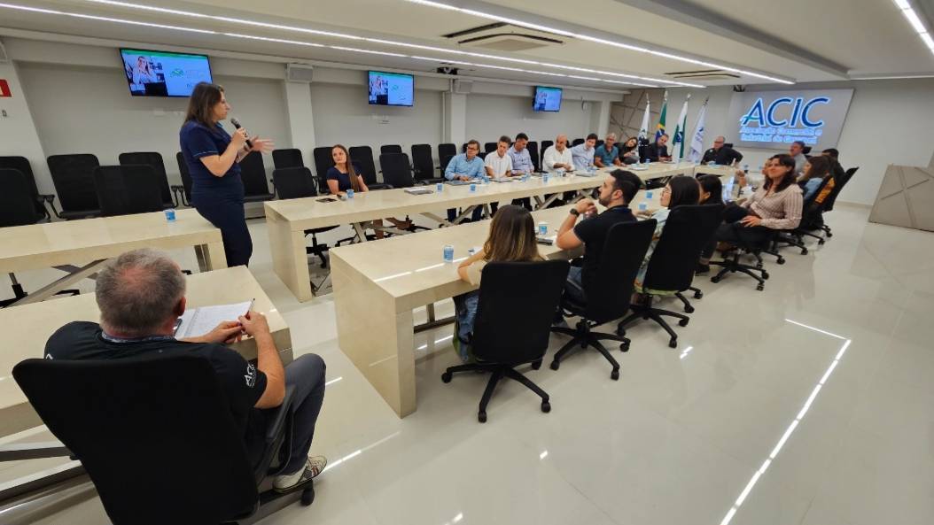 Caravana do Rio vem a Cascavel conhecer Escritório de Compras