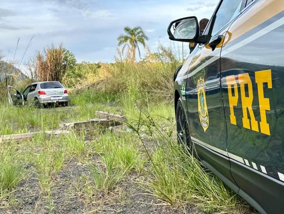 Polícia Rodoviária Federal apreende 80Kg de maconha em Guarapuava após fuga do condutor