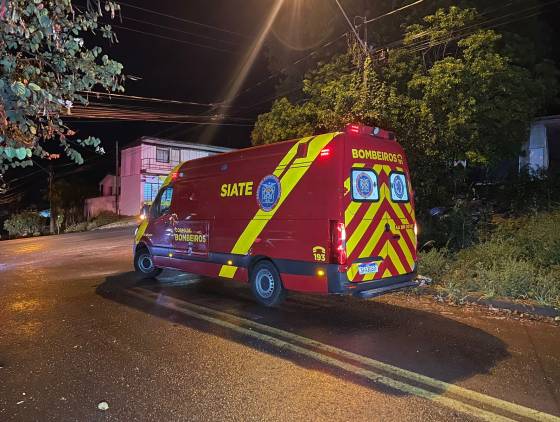 Mãe e filho ficam feridos em colisão de trânsito no Bairro Morumbi em Cascavel