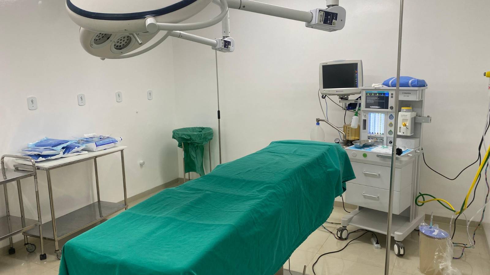 Hospital Universitário do Oeste do Paraná amplia capacidade com nova sala de cirurgia