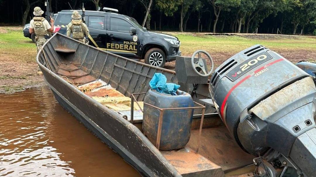 Polícia Federal e Militar apreendem meia tonelada de maconha em embarcação no Lago de Itaipu