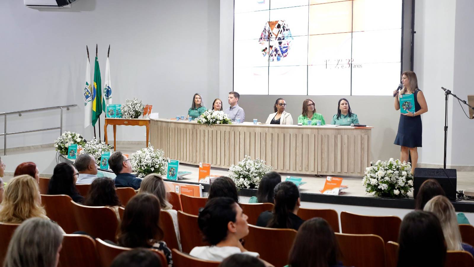 Educação lança material didático-pedagógico que dará suporte a professores da rede municipal