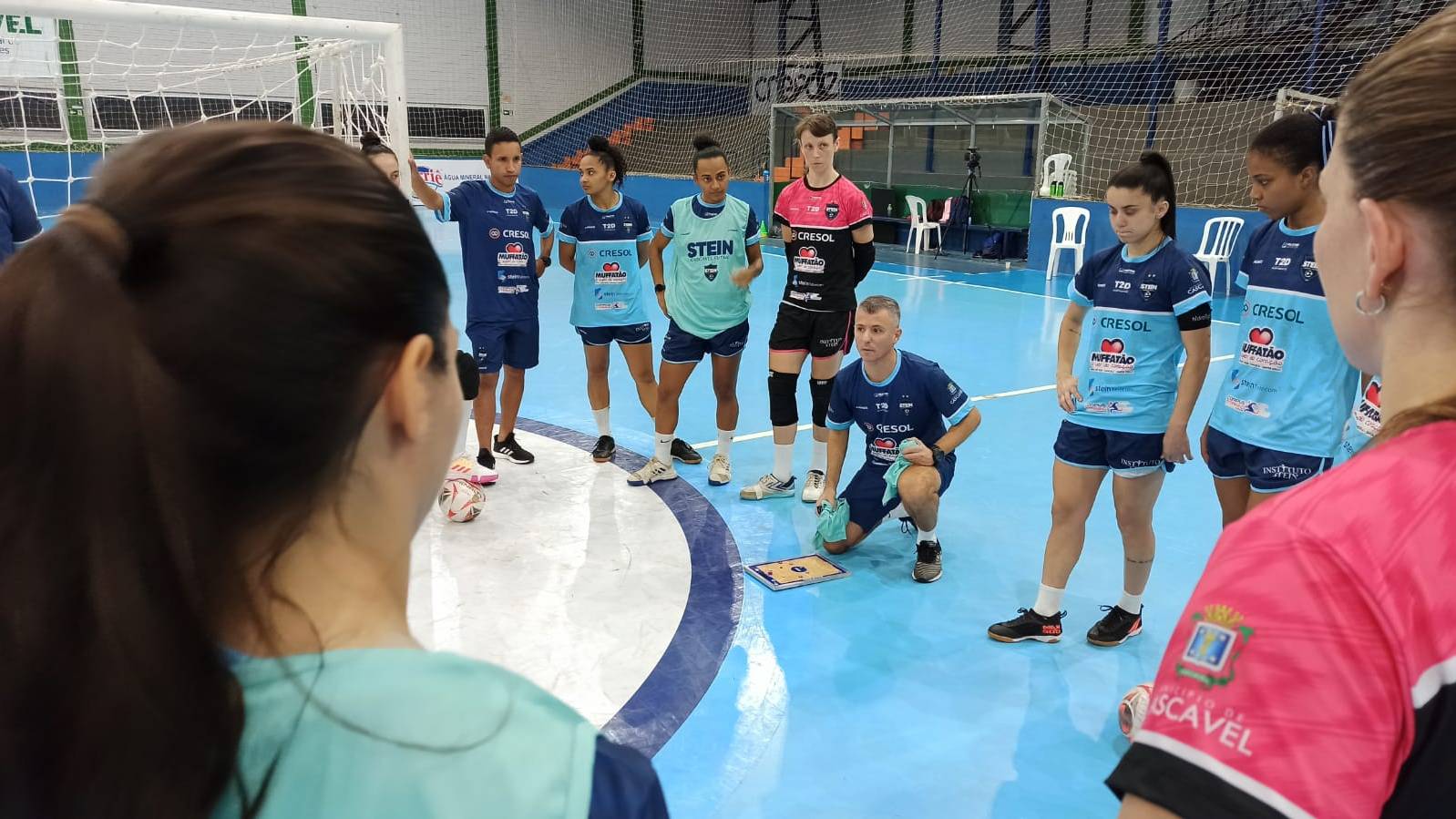 Técnico Márcio Coelho retorna da Europa após amistosos com a seleção de futsal feminina