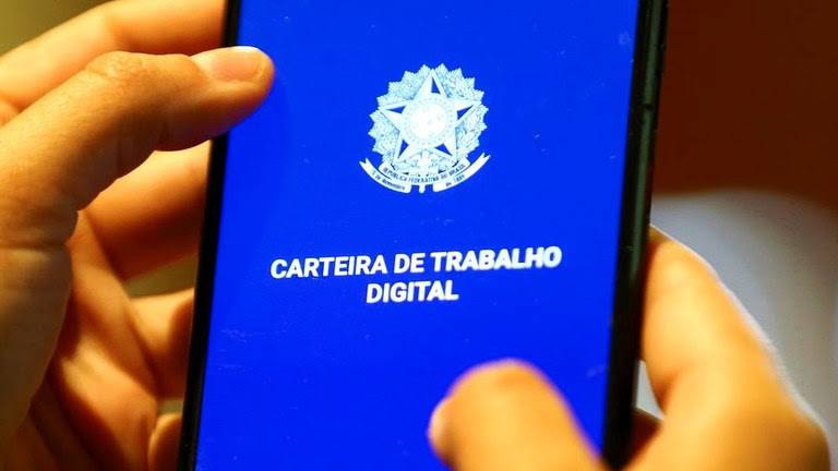 Paraná supera 70 mil vagas com carteira assinada em seis meses, maior saldo do Sul