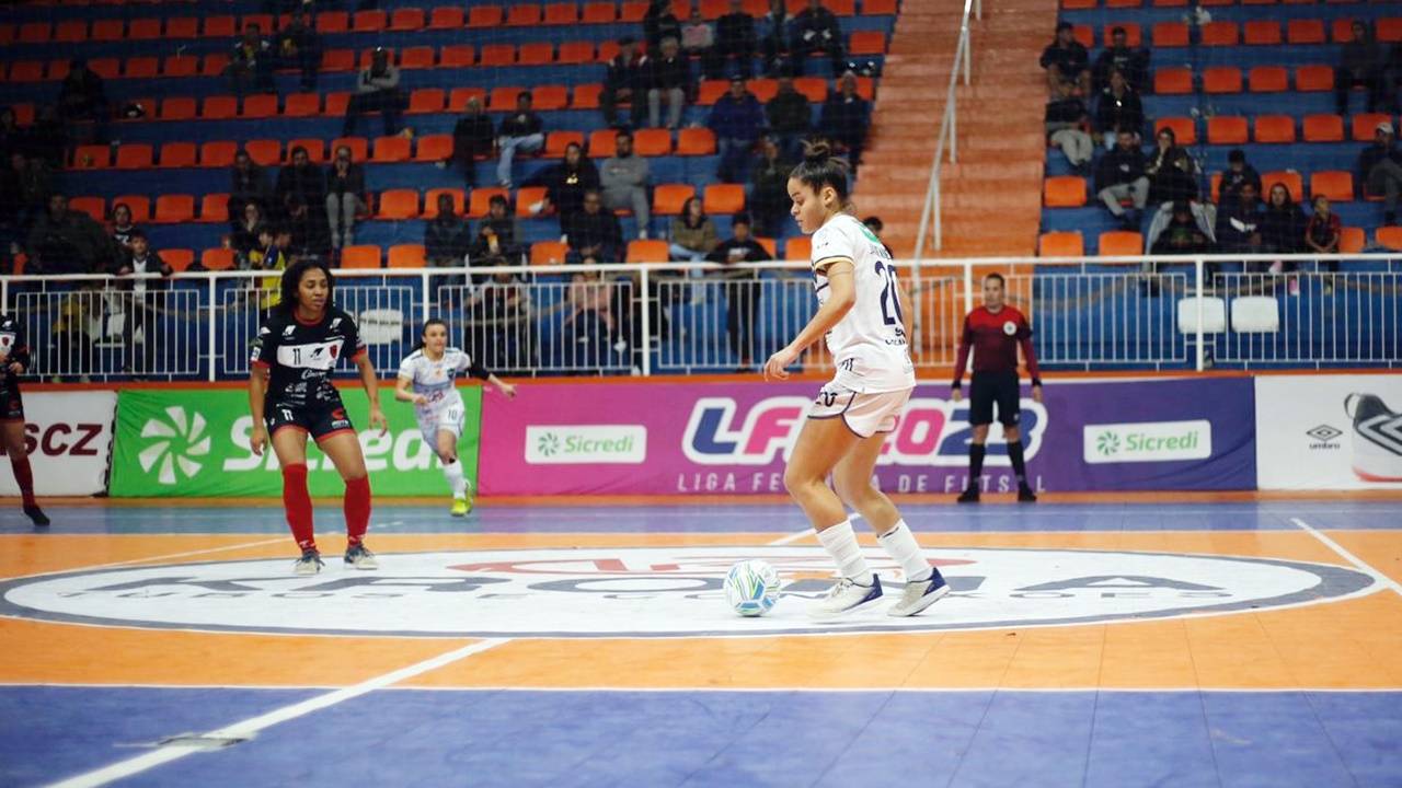 Stein Cascavel vence o ADTB/Telêmaco Borba pela Liga Feminina de Futsal