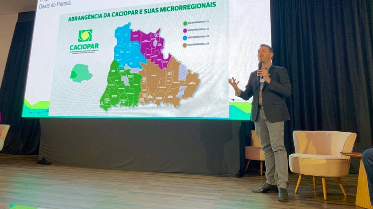 Presidente da Caciopar fala sobre associativismo em encontro de negócios e política