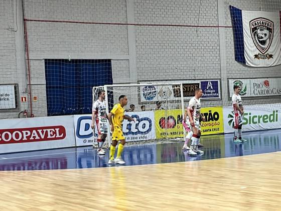 Com três de Carlão, Cascavel Futsal goleia o Mariópolis pela Série Ouro