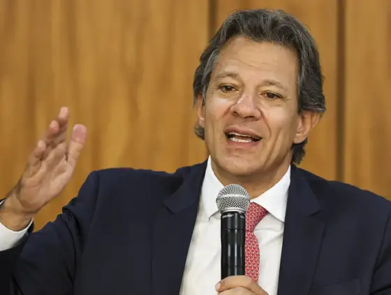 Haddad anuncia isenção de IR para quem ganha até R$ 5 mil