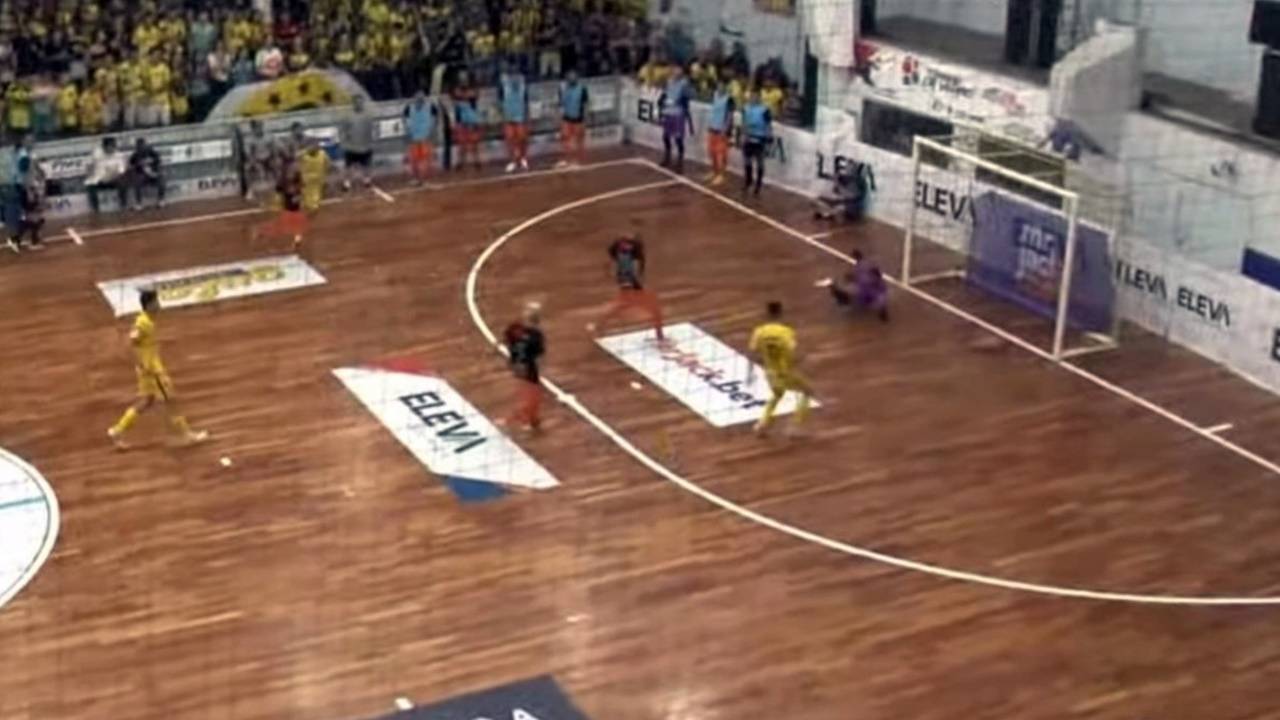 Cascavel Futsal/Cachorrões garante vaga nas semifinais do Torneio de Verão de Indaial