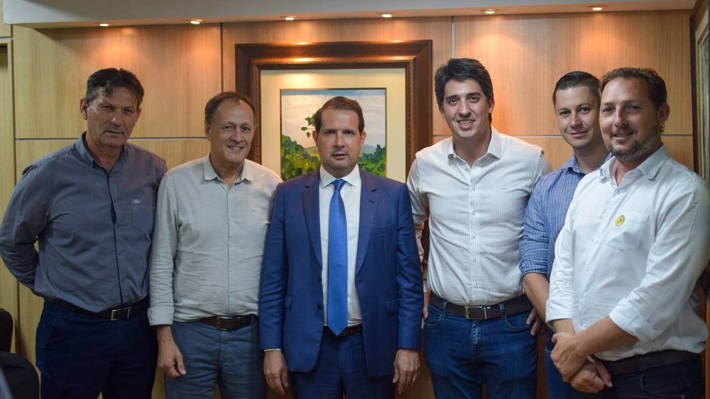 Micheletto prestigia prefeitos em reunião com secretário Valdemar