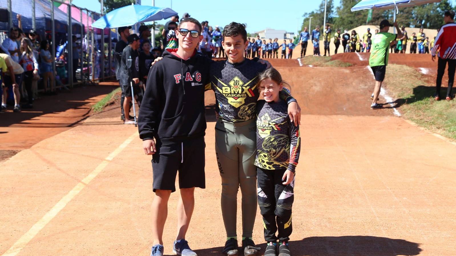 Irmãos Davi e Alice Morais brilham na 37ª edição do Campeonato Paranaense de Bicicross