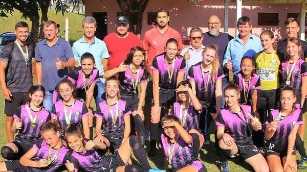 Futebol Feminino de Serranópolis conquista acesso à fase macro regional dos Jogos Bom de Bola