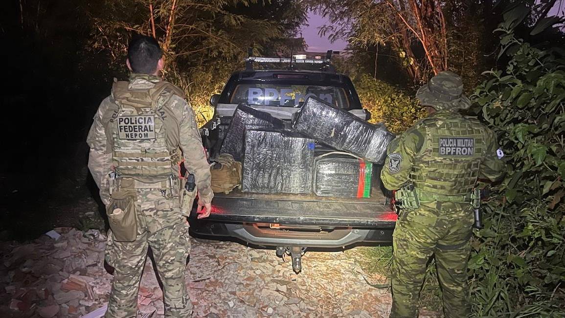 Polícia Federal e Militar apreendem meio milhão em mercadorias contrabandeadas na fronteira