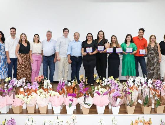 Diretores de escolas são homenageados pelos avanços na educação em Cascavel