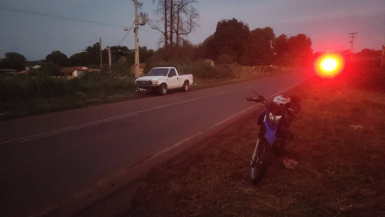 Colisão entre carro e moto deixa motociclista ferido na PRC-467