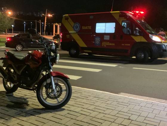 Motociclista ferida em acidente na Avenida Rocha Pombo em Cascavel