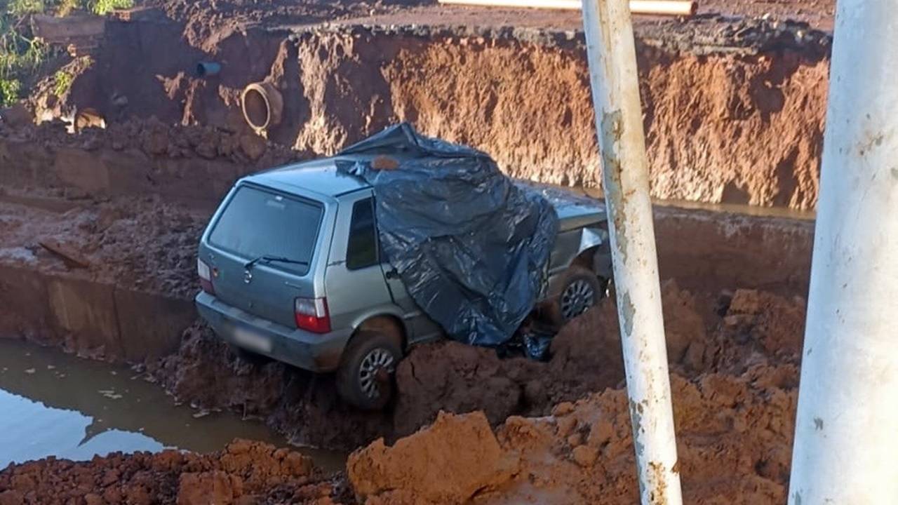 Homem morre após carro cair em Rio durante obras em Dois Vizinhos