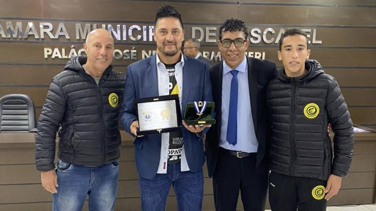 Técnico do Sub-20 da Serpente, Cristiano Ávalos é homenageado pela Câmara Municipal de Cascavel