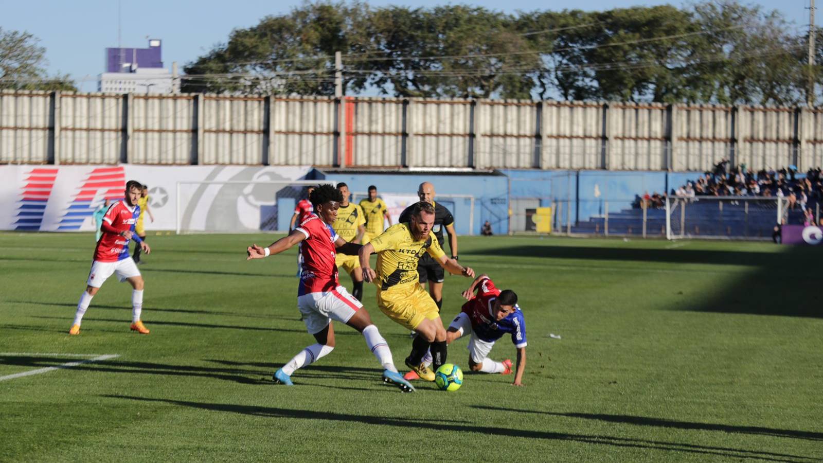 FC Cascavel luta, mas perde nos pênaltis e está fora da Série D