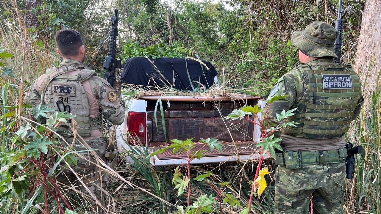 PRF e PM/PR apreendem mais de 1 tonelada de maconha em  Quarto Centenário