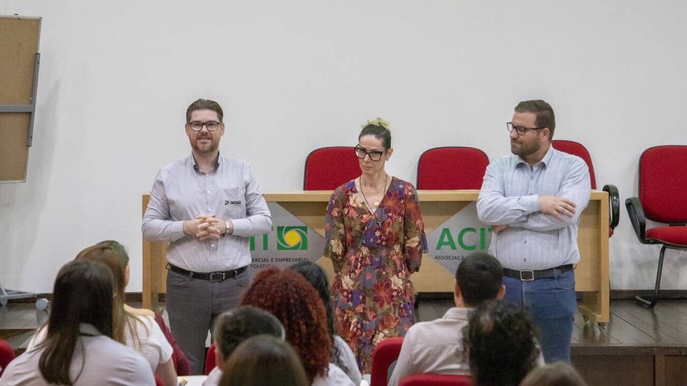 Agrodesenvolvimento realiza palestra de capacitação para contadores da região oeste do Paraná