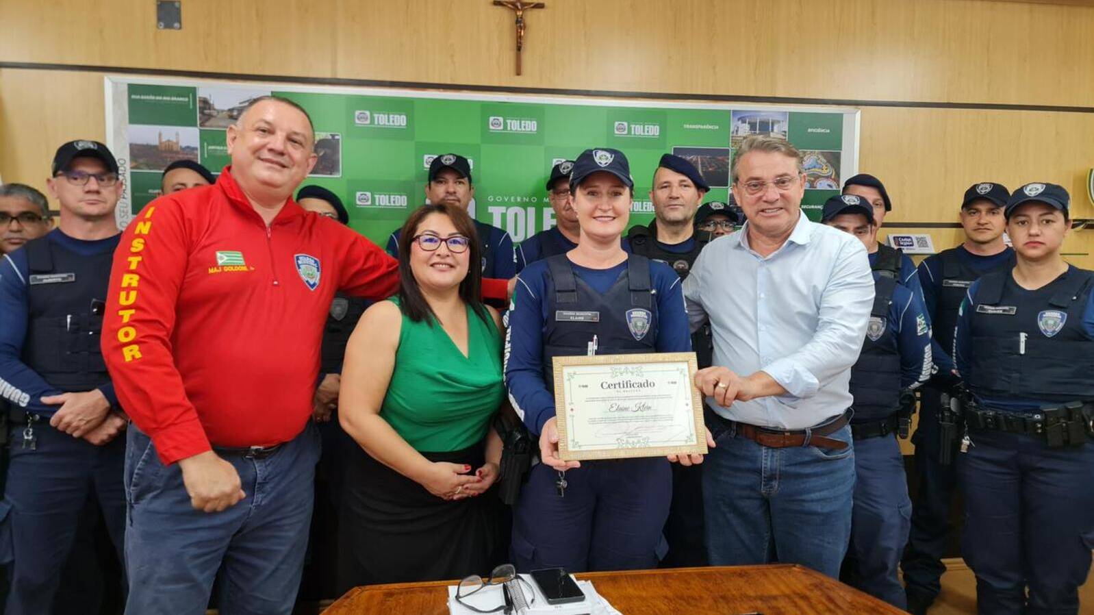 Guarda municipal de Toledo que salvou recém-nascido recebe Certificado de Bravura