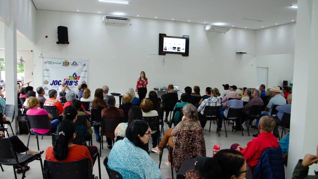 Centro de Convivência promove palestra sobre não violência contra a mulher para mais de 70 idosos