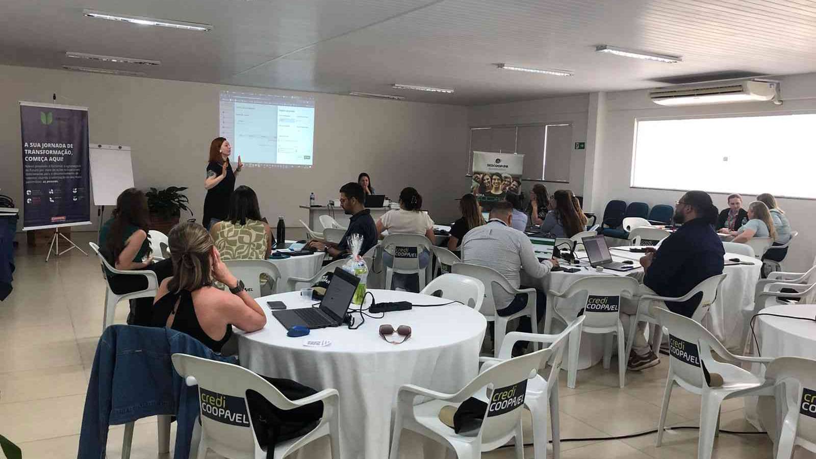 Sescoop desenvolve em Cascavel curso para agentes de cooperativas