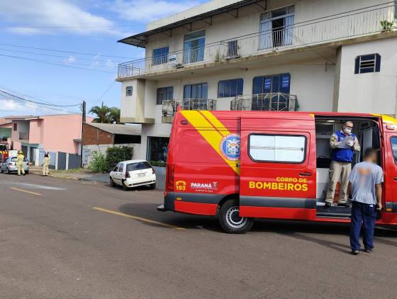 Três carros se envolvem em colisão e mulher fica ferida no Bairro Brasília, em Cascavel