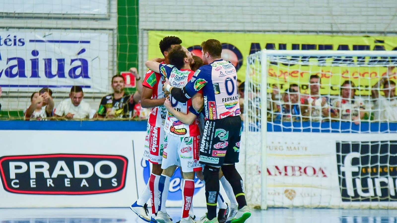 Cascavel Futsal goleia Marreco e cola na liderança da Série Ouro