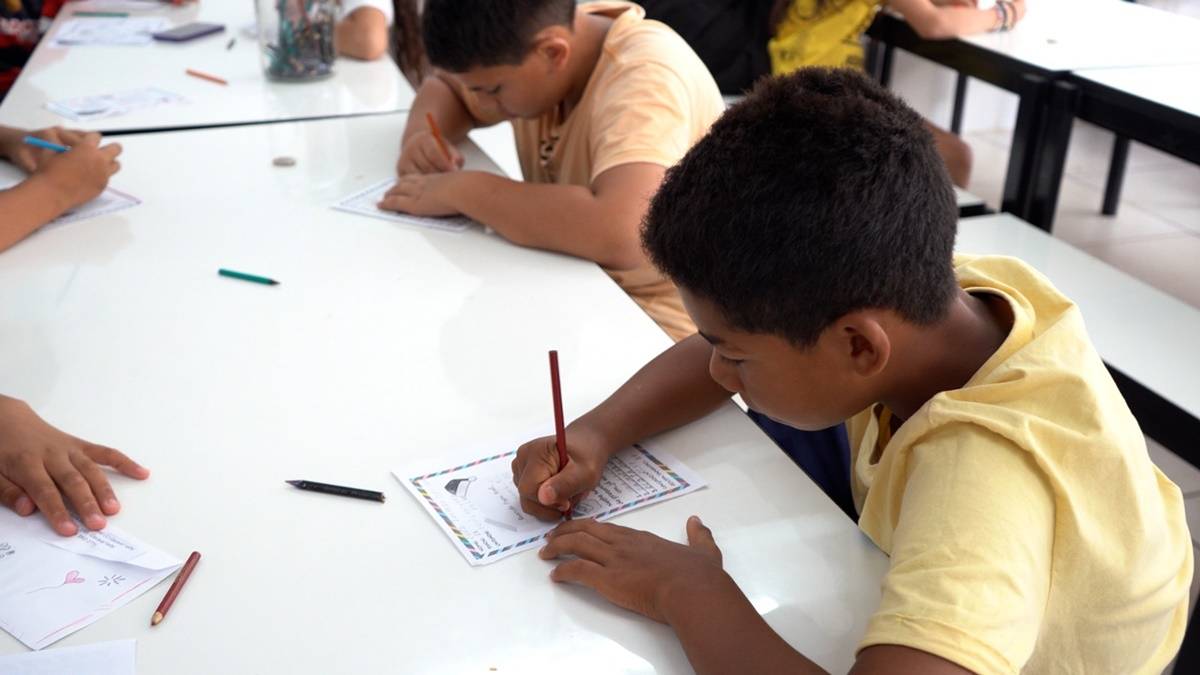 Quer ser o Papai Noel de uma criança? Cartinhas de Natal já poderão ser adotadas a partir de segunda