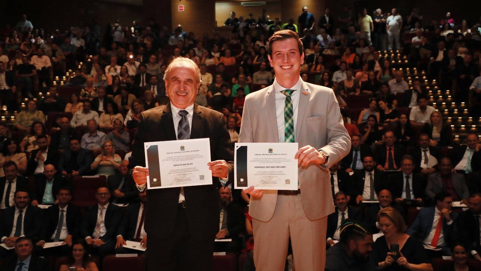 Renato Silva e Mecabô assumem Prefeitura com compromisso de manter "Cascavel unida e pra frente"